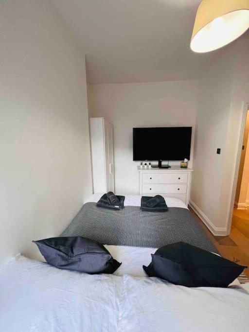 Lovely 2 Bedroom Ground Floor Flat With Garden. لندن المظهر الخارجي الصورة