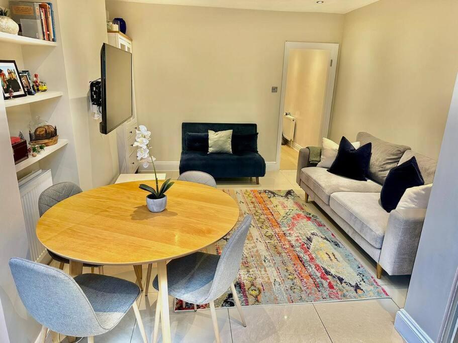 Lovely 2 Bedroom Ground Floor Flat With Garden. لندن المظهر الخارجي الصورة
