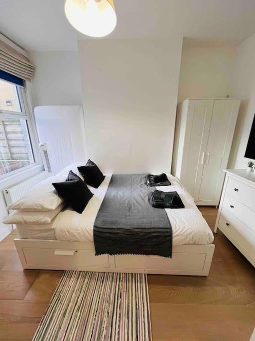 Lovely 2 Bedroom Ground Floor Flat With Garden. لندن المظهر الخارجي الصورة